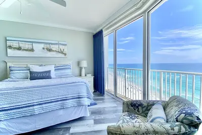 Image de Offrez-vous! Gulf Front Condo 2 Bedroom Condo chaises de plage Gratuites et crème glacée Gratuite!