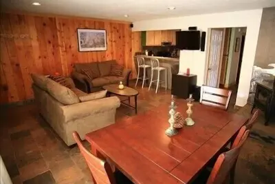 Image de Grand condo avec vue sur le Sherwin Ran. Nouveaux tarifs pour cet hiver!