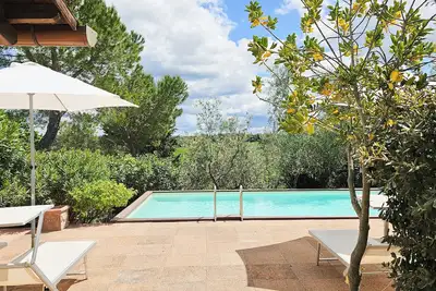 Image de Appartement avec piscine partagée, grand jardin avec vue splendide