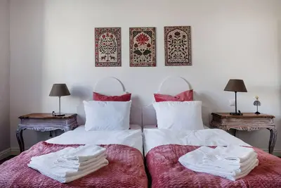 Image de Grandiose apt au milieu du centre-ville pour familles et groupes d'amis