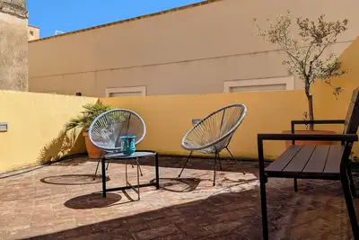 Image de Bel appartement dans le centre historique Ă quelques pas de la plage