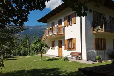 Image de Quiet-quatre se mirent dans la campagne à seulement 2 km des lacs