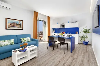 Image de Appartement vue mer sur la baie de Naples remise de dernière minute du 25 au 30 juin