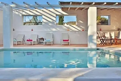 Image de Belle villa de style bohème traditionnel avec piscine CHAUFFÉE Et Sans Chauffage