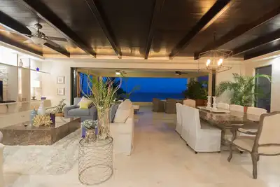 Image de 4 saisons / portes intérieures + front de mer + vues incroyables + chariot gratuit + femme de ménage / cuisinier