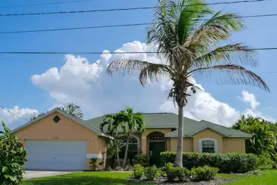 Image de Piscine privée chauffée, brises tropicales de l'océan, à seulement 10 minutes de la plage!