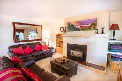 Image de Spécial automne - 199 $ / nt! ! 5 min à pied de la télécabine! Jacuzzi! piscine / vues!