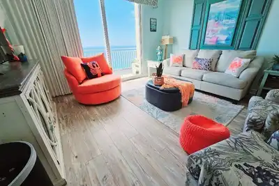Image de Splash Penthouse avec chaises de plage gratuites et vue imprenable sur le dernier étage