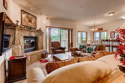 Image de Condo de luxe avec bain à remous privé - Pratique pour les remontées mécaniques