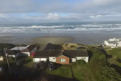 Image de Ocean Front Home au coeur de Newport