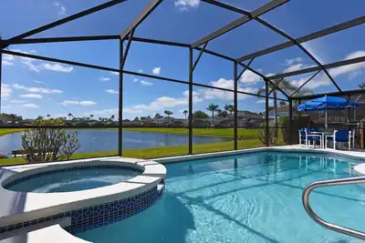 Image de 24hr Gated, plein sud, vue sur le lac, salle de jeux, 5 chambres, 3 très grands lits, 4 salles de bain