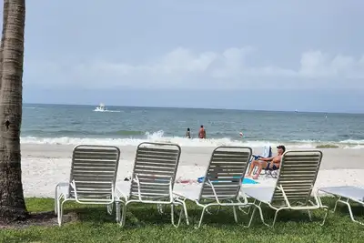 Image de Bord De Mer, Penthouse Gulf Front Condo avec piscine chauffée océan et coucher de soleil vu, publix