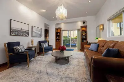 Image de Escapade exceptionnelle dans l'océan - 2 pâtés de maisons de la plage, de la piscine publique et du centre-ville