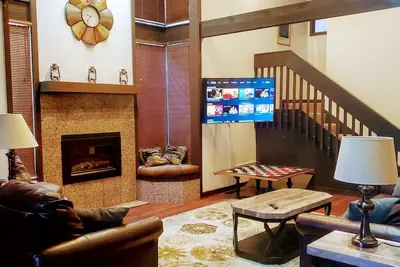 Image de Spa, Wi-Fi, baby-foot, nr Heavenly / Casinos, Hulu, Netflix, Garage attenant
