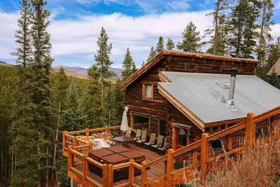 Image de Finalement! Une vraie cabane dans les bois, Prvt. Spa, Animaux acceptés, Wi-Fi