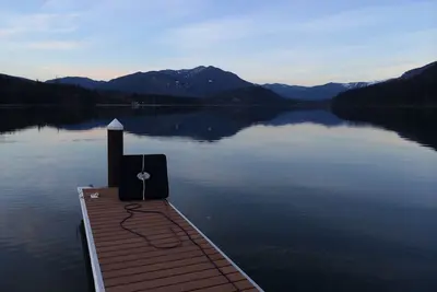 Image de Lakefront Estate- Accueil & 3 petites cabines sur Bull Lake