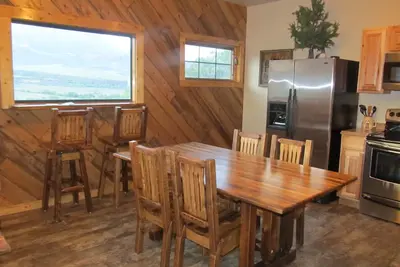 Image de The Mountain Man - Yellowstone et Cody Cabin avec des vues spectaculaires