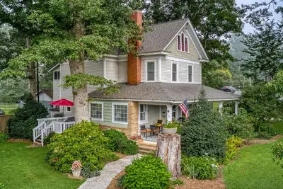 Image de Parfait pour les réunions de famille, le Centre de musique Brevard, les cyclistes de montagne