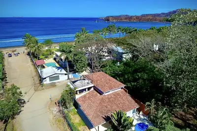 Image de 4 Br / 4 Ba, piscine, vue sur l'océan, à quelques pas de la plage, tarifs réduits