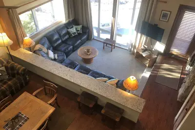 Image de Grands Tarifs De Saison De Ski * 2 chambres / 3 salles de bain Condo à flanc de montagne à Granby Ranch