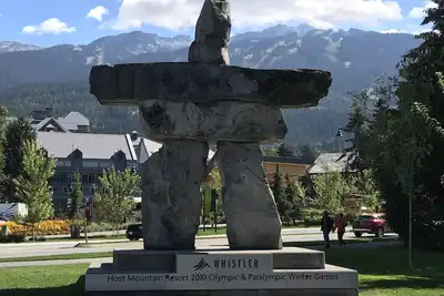 Image de Comme à la maison! Unité de coin lumineuse et mise à jour.