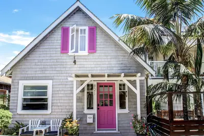 Image de Mission Beach Cottage Adorable - Charme Victorien!