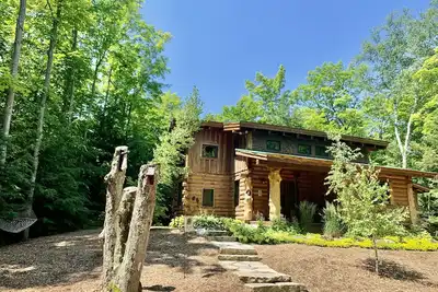 Image de Superbe porte du comté de cabine dans les bois, Wi-Fi, foyer, cheminée, salle de jeux