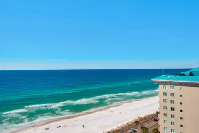 Image de 15fl remodelé de grande hauteur avec une vue magnifique sur l'océan et la baie! Plage et piscine privées