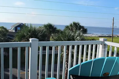 Image de Condo Oceanview À 100 MÈTRES De La Plage!