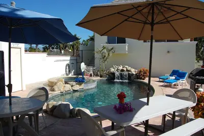 Image de 1-7br Beachfront Villa W / Pool & Jacuzzi Infront of Surf! Grands ou petits groupes!