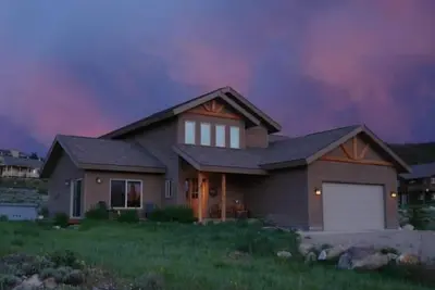 Image de Maison de luxe près de Granby Ranch / Sol Vista avec bain à remous privé pour 7 personnes et garage 2 voitures