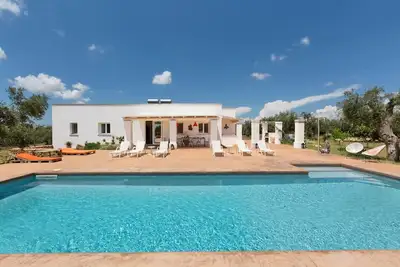 Image de villa de campagne avec piscine près de la plage de sable, le confort maximum et se détendre!