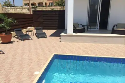 Image de Villa moderne avec piscine privée isolée et accès wifi haut débit