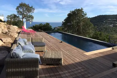 Image de Magnifique Villa D'Architecte 210 M2 Vue Mer Et Montagne A Tarco 4 À 8 personnes