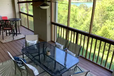 Image de Awesome Lake Views depuis le pont! Juste à côté de Silver Dollar City!