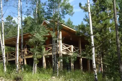 Image de Chalet privé de montagne dorée avec une vue magnifique dans la communauté de la piscine!