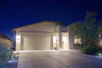 Image de Luxe Dove Mountain Home Overlooking Preserve. Communauté fermée. Golf, Randonnée.