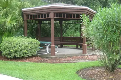 Image de Maison de ville de 4 chambres près de Disney, 2 Master Suites dans un complexe sécurisé sécurisé Wifi gratuit