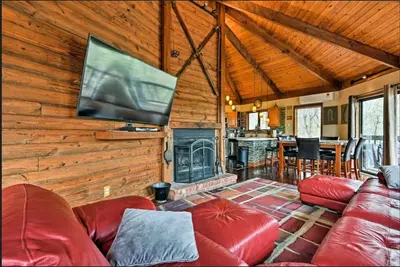 Image de Maison de montagne rustique moderne! Table de billard, 5 téléviseurs, WiFi, TiVo, linge de maison, NetFlix, A \/ C!