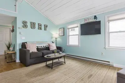 Image de Récemment rénové 2 Br Beach House - À quelques pas de la plage!