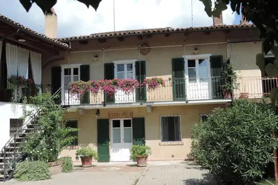 Image de Isolé avec terrasse et jardin entre l'art roman, le calme, la nature,