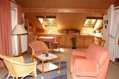 Image de Appartement mansardé bien entretenu avec vue sur la montagne, WiFi gratuit, Tv, plan Chiemgau, . . .