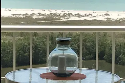 Image de Condo au bord de la plage au 16e étage sur la côte ouest du golfe de Floride, vue sur l'océan