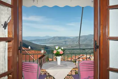 Image de Condo Penthouse Hilltop avec des vues Oracle Ă couper le souffle! !