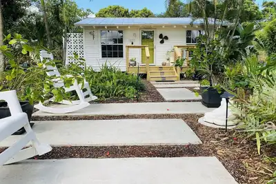 Image de Remise! The Quarterdeck Cottage ~ Amarrage de bateau ~ Golf cart! !