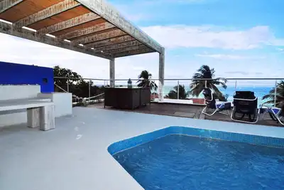 Image de Vues imprenables avec piscine * centrale * à quelques pas de la plage * groupes, HoneyMoon, Wifi, générateur