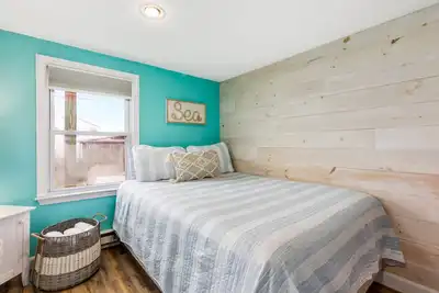 Image de Récemment rénové 2 Br Beach House - À quelques pas de la plage!