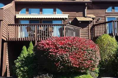 Image de Lakeside Condo avec beaucoup de commodités pour les familles