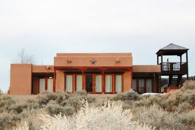 Image de Eastern Star Retreat - Plan ouvert, bien aménagé, 360 vues sur la montagne, bain à remous