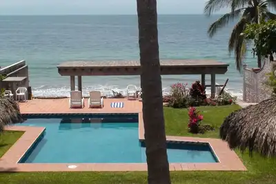 Image de Plage sur un budget! ~ Condo Sereno ~ Prix Beachfront noter!